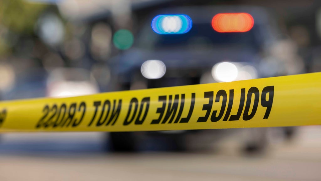 Deputies respond to reports of a person shot in southwest Miami-Dade neighborhood — CBS Miami, Naples Health news