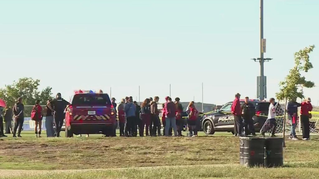At least 2 killed, several injured after car drives onto Kansas soccer field — CBS Miami, Naples Sports news
