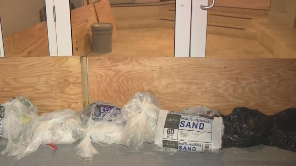 South Florida king tides have businesses preparing for more flooding Monday — CBS Miami, Naples Business news