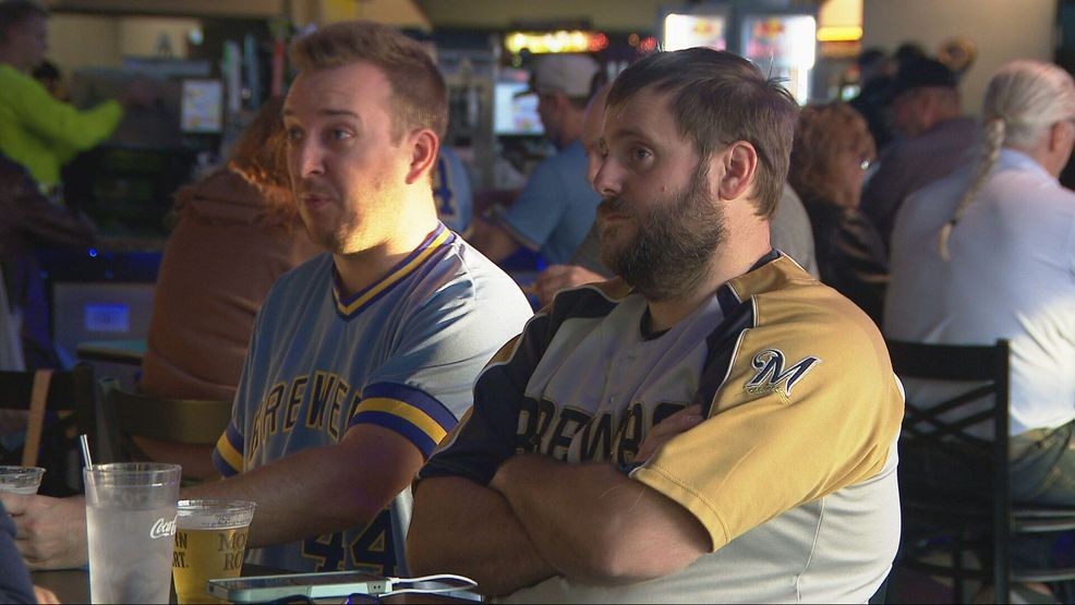 Brewers fans show World Series excitement at Stadium View — Fox 11 Green Bay Local, Naples Sports news