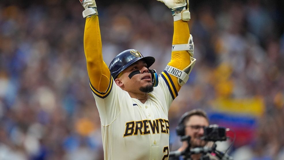 Contreras' stellar night lifts Brewers to 7-4 win, lead Dodgers 2-0 in NLCS — Fox 11 Green Bay Sports