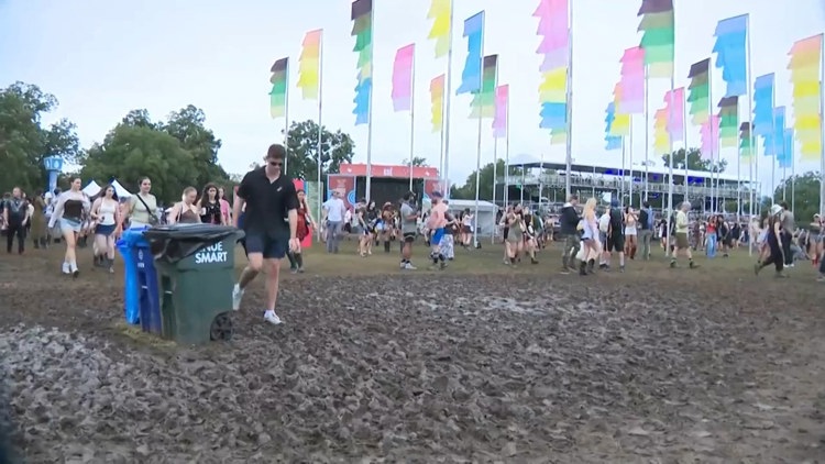 Zilker Park's Great Lawn remains closed following ACL Fest restoration — KENS 5 (San Antonio), Naples Community news
