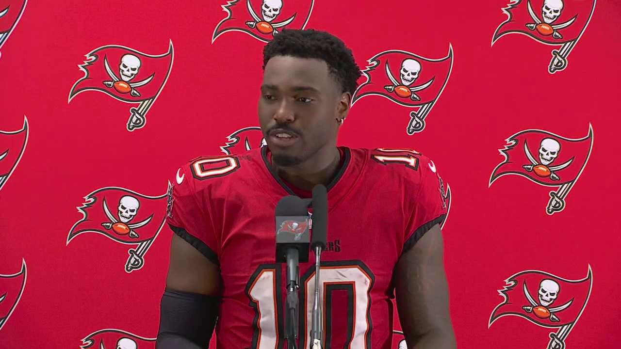 'Ma, come here!': Bucs QB Jalon Daniels shares postgame moment with mom after first NFL win — FOX 13 Sports Tampa Bay, Naples Sports news